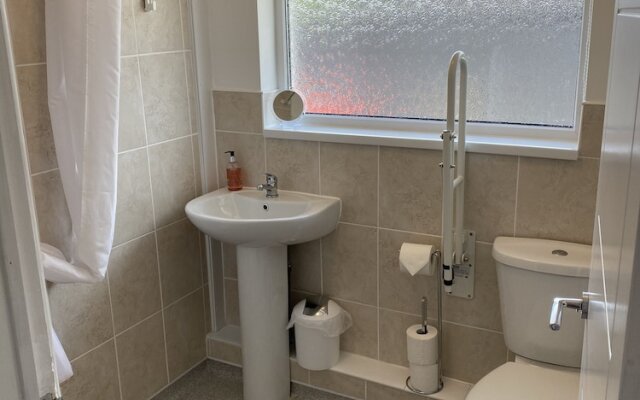 Inviting 2-Bed Bungalow