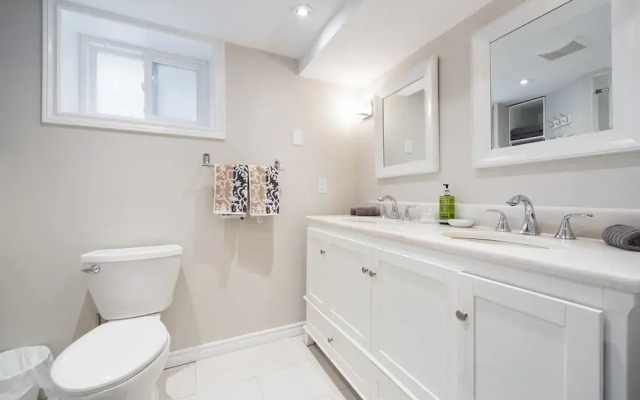 Elegantly Appointed Detached House in the Central City