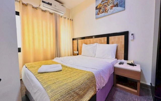 OYO 1118 Sharjah Plaza Hotel