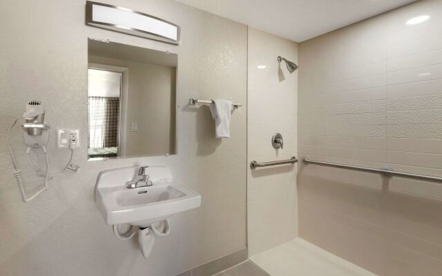 Quality Inn Saint Petersburg North-Tampa Bay