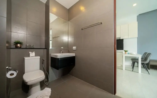 Nai Harn Suite near Beach UTN D502