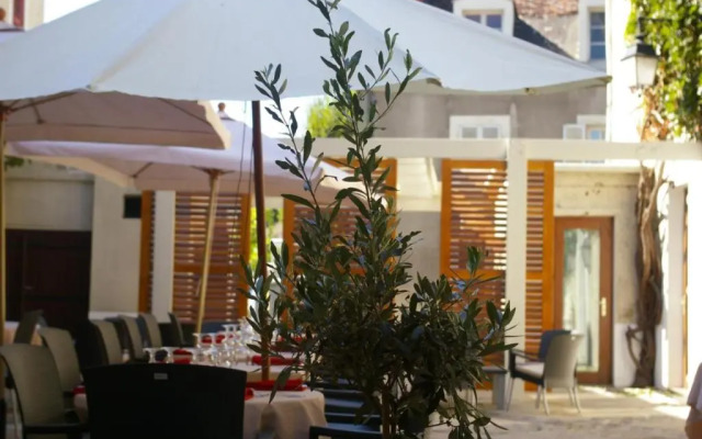 Logis Hotel Le Cheval Noir