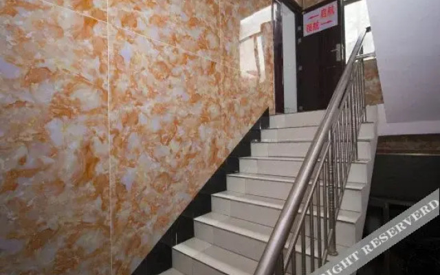 Linghang Motel