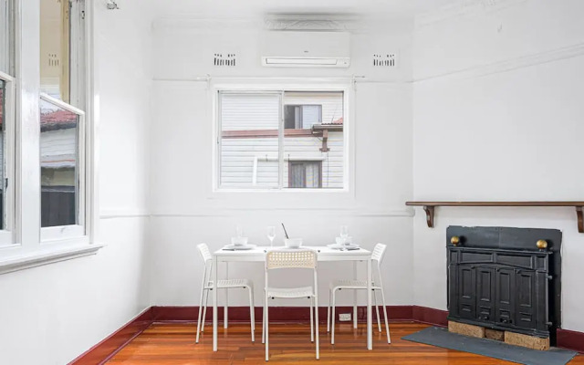 Metawise/parramatta Cozy Room With Furniture Wifi