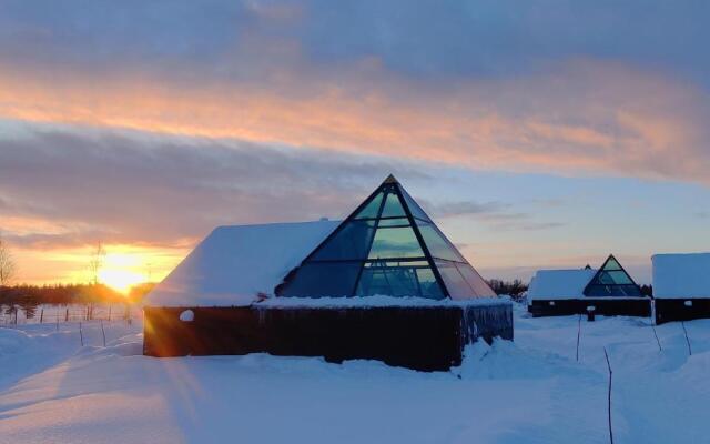 Aurora Pyramid Glass Igloos