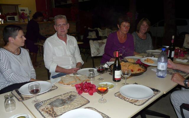 Flamboyant Lodge & Restaurant