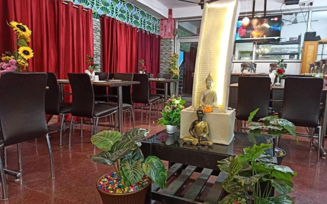 Hotel Anand Lok