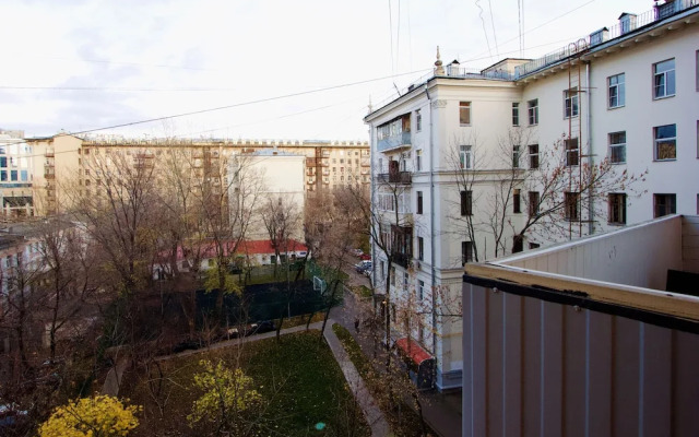 LUXKV Apartment on Smolenskaya