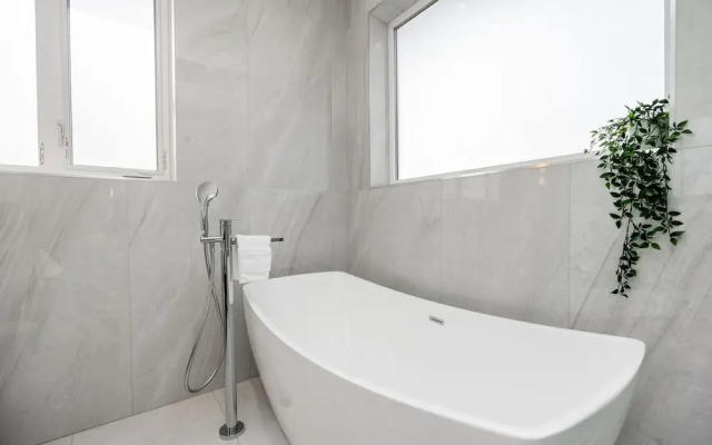 Centrally-located Luxury Home With Views Cinema