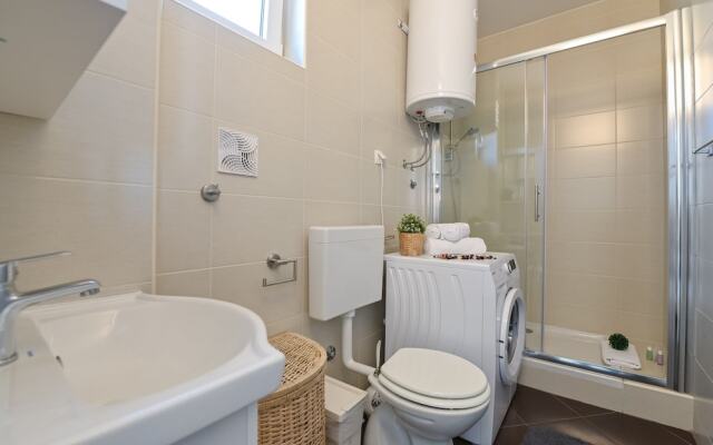 Sunny apartment with a Private Pool