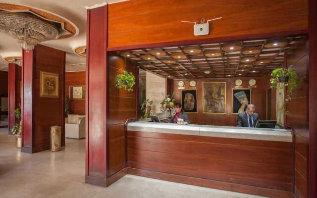 Pyramids Plaza Hotel