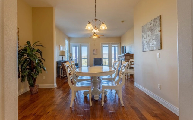 Mountain Breeze 2 Bedroom Condo by Redawning