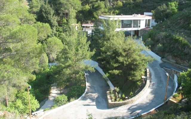 Lioness' Fountain Villa