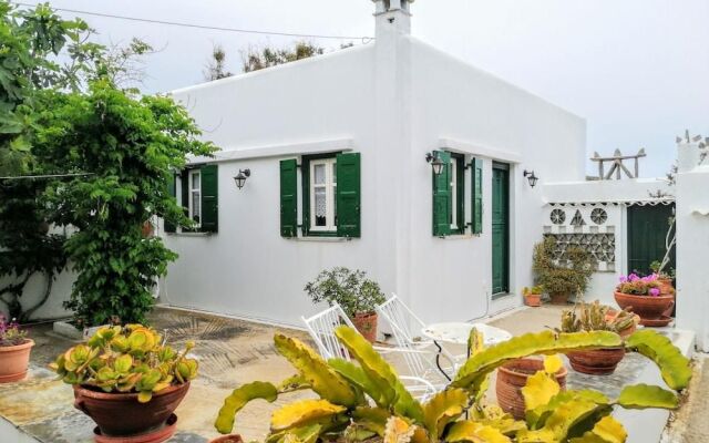 Traditional country house in Tinos