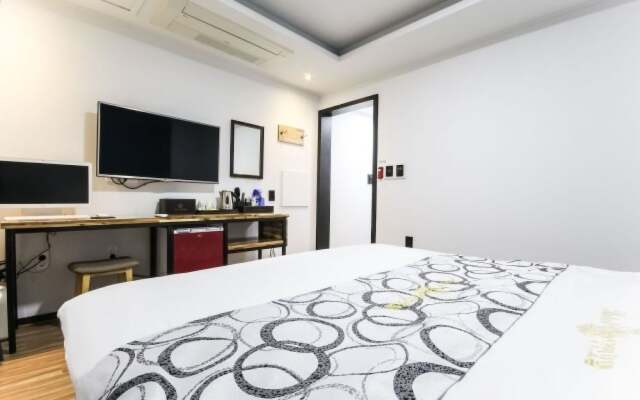 Gwangju Chungjangro S Hotel