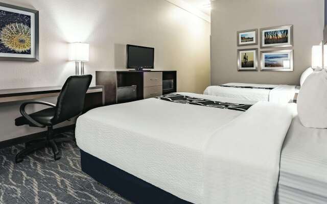 La Quinta Inn & Suites by Wyndham Phoenix I-10 West