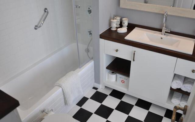 Lilis Place Garden Apartment at The Marina Village