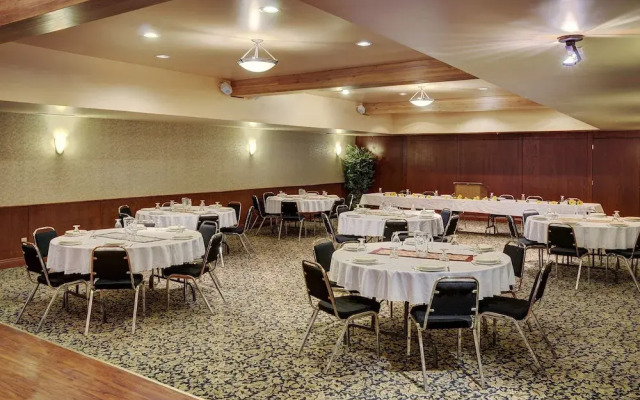 Lakeview Inns & Suites - Hinton