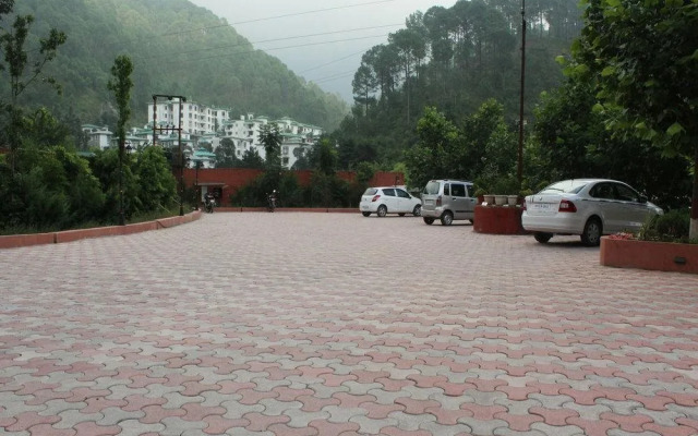 Hotel UNA Comfort Misty Oak By OYO Rooms