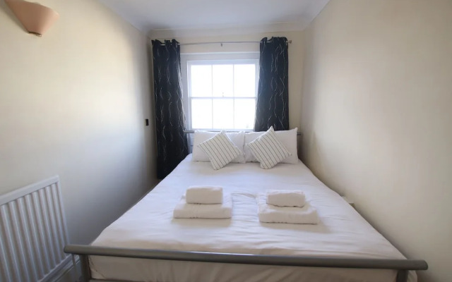 2 Bedroom Flat in Beautiful Clifton