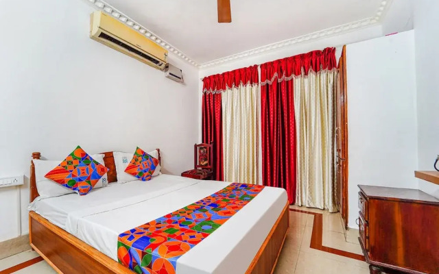 Fabexpress Majestic Inn