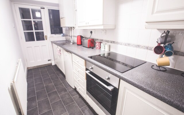 Short Stay Bristol - Oakfield Apartment