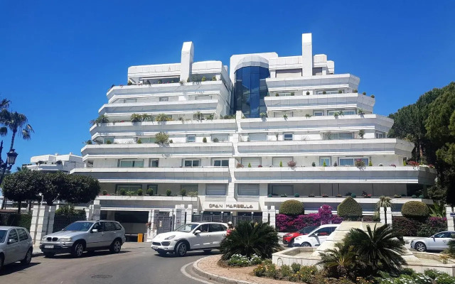 GRAN MARBELLA APARTMENTS by Coral Beach