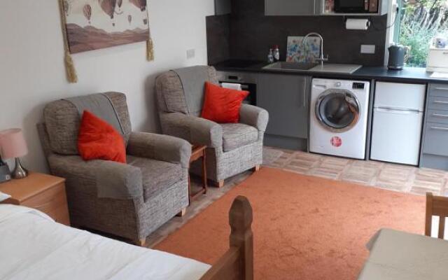 Railway Retreat No4 Comberton Terrace