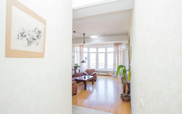 1BR apartment with balcony on Mtatsminda