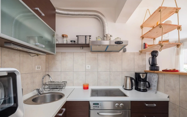 Modern apt With Terrace 4 min Walk to the Beach