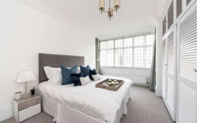 3 Bedroom House in Hampstead Village Sleeps 6