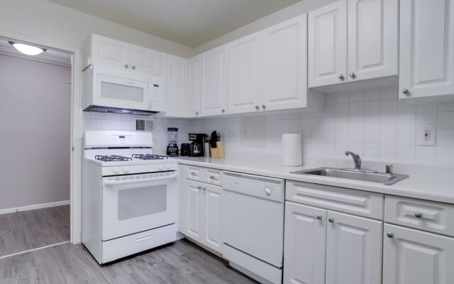 Beautiful  Apt At Crystal City With Gym