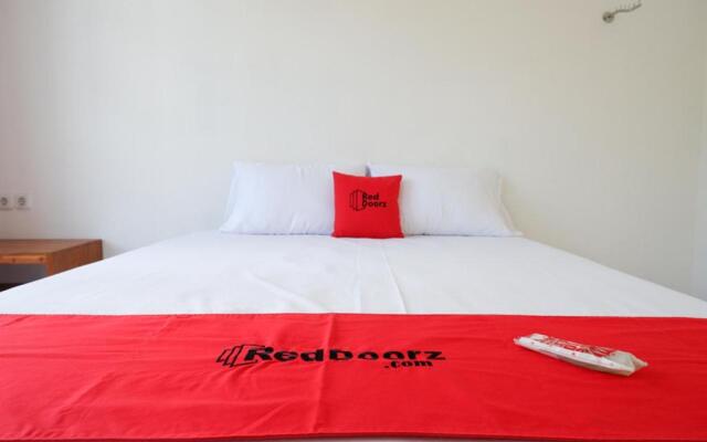 RedDoorz Plus near UMS Solo