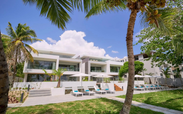 Les Estivales Beachfront Suites & Penthouses by LOV