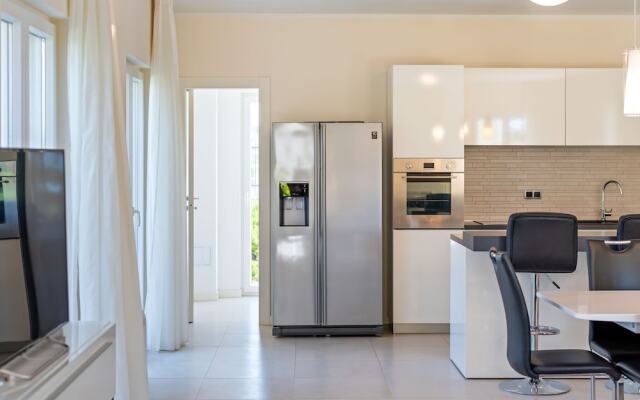 Luxurious Villa in Splitska With Swimming Pool
