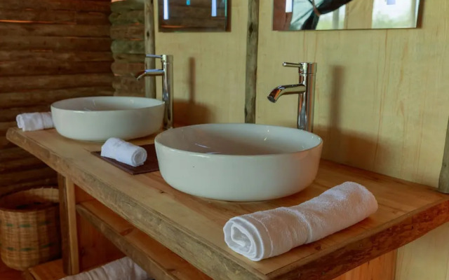 Glamping Kenya Mt. Kenya Lodge