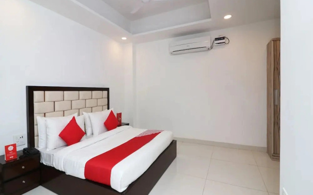 Pitampura Metro Station By OYO Rooms