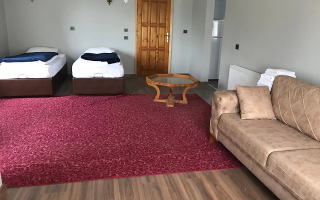 Yedigoller Hotel & Restaurant