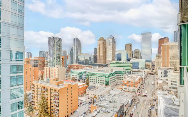 Luxury Condo With City Views Near Stampede Park