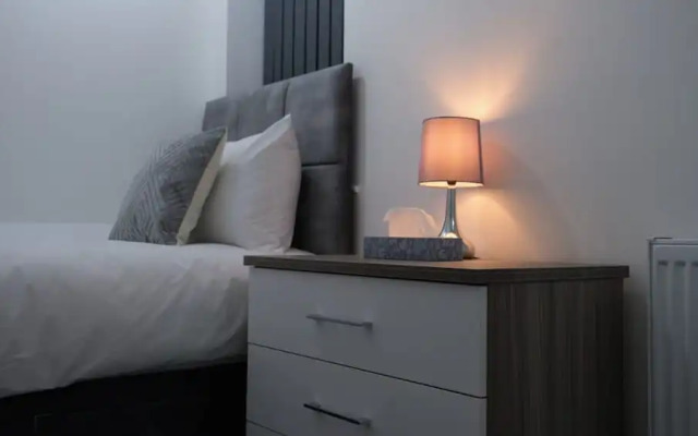 Modern House - 3 Bedrooms - 1 Bath - Mancity