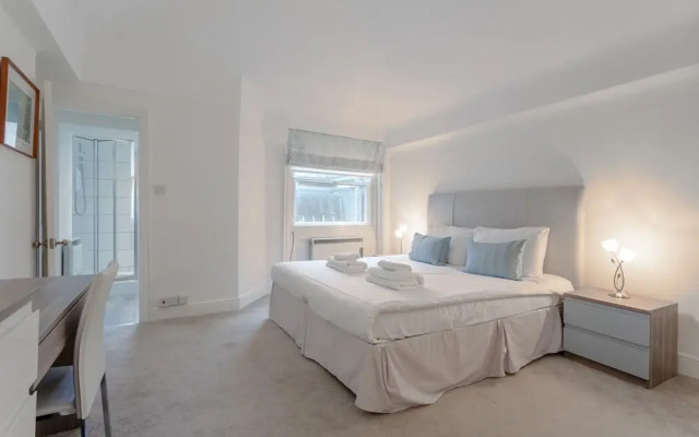 Large & Bright 1 Bed Flat In Piccadilly Circus