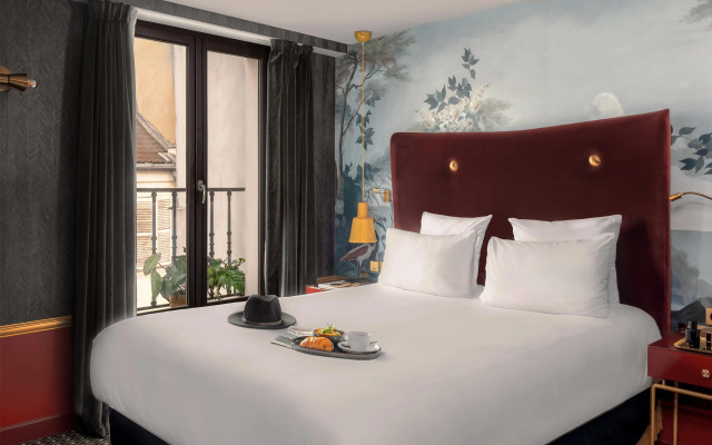 Snob Hotel
