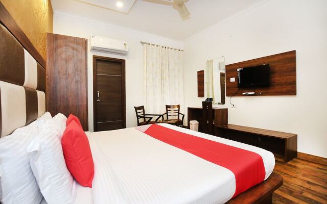 OYO Townhouse 561 Hotel Hollywood Heights