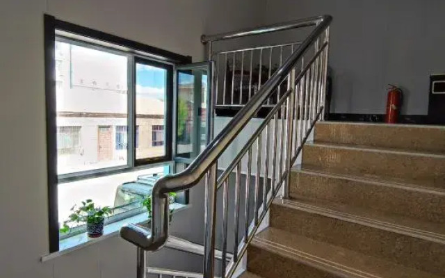 Ejinaqi Luxing Hostel