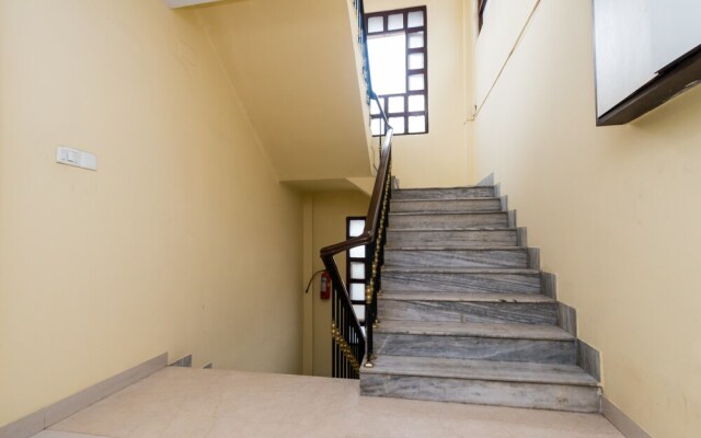 OYO 4621 Hotel Camac Plaza