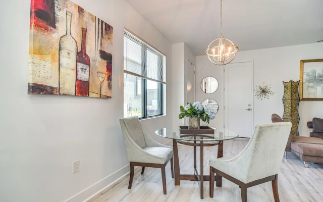 Modern Tampa Townhome Near Midtown WFH Friendly