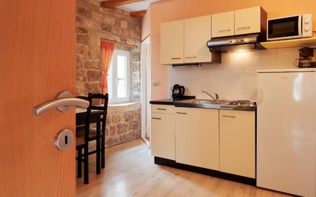 Apartment and Room Ivica
