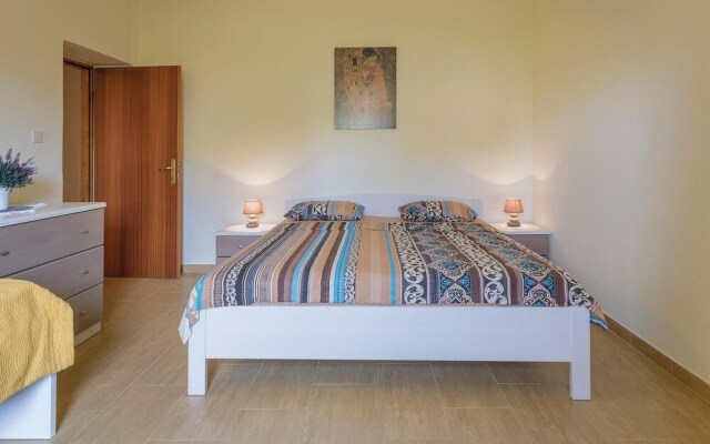 Beautiful Apartment in Valbandon With 3 Bedrooms and Wifi