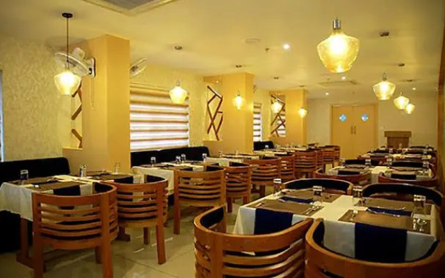 Prime D Chandlier By FabHotel