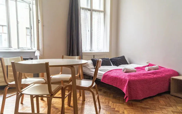 Budget 1BR Apt Sleeps 5 Belvedere